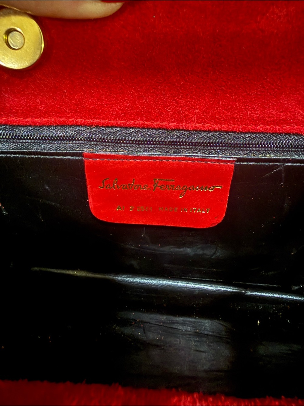 Salvatore Ferragamo Red Suede Leather crossbody Bag Gold Trim Italy Vintage - Picture 8 of 9